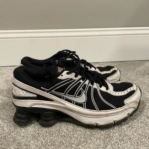 7.5 black and white Nike shocks